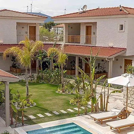 June Alacati Adult Only Hotel Ciftlikkoyu