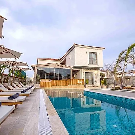 June Alacati Adult Only Hotel Ciftlikkoyu
